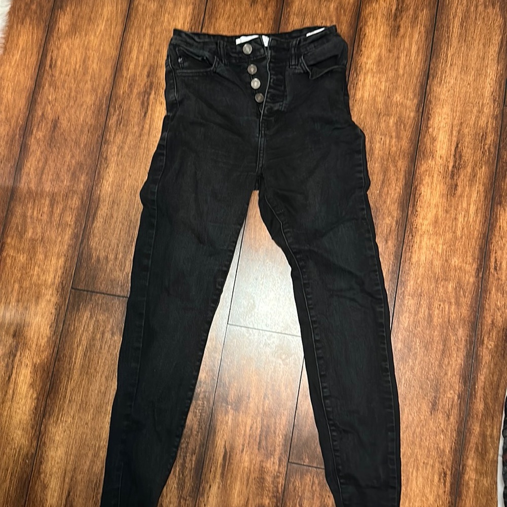 Distressed skinny jeans